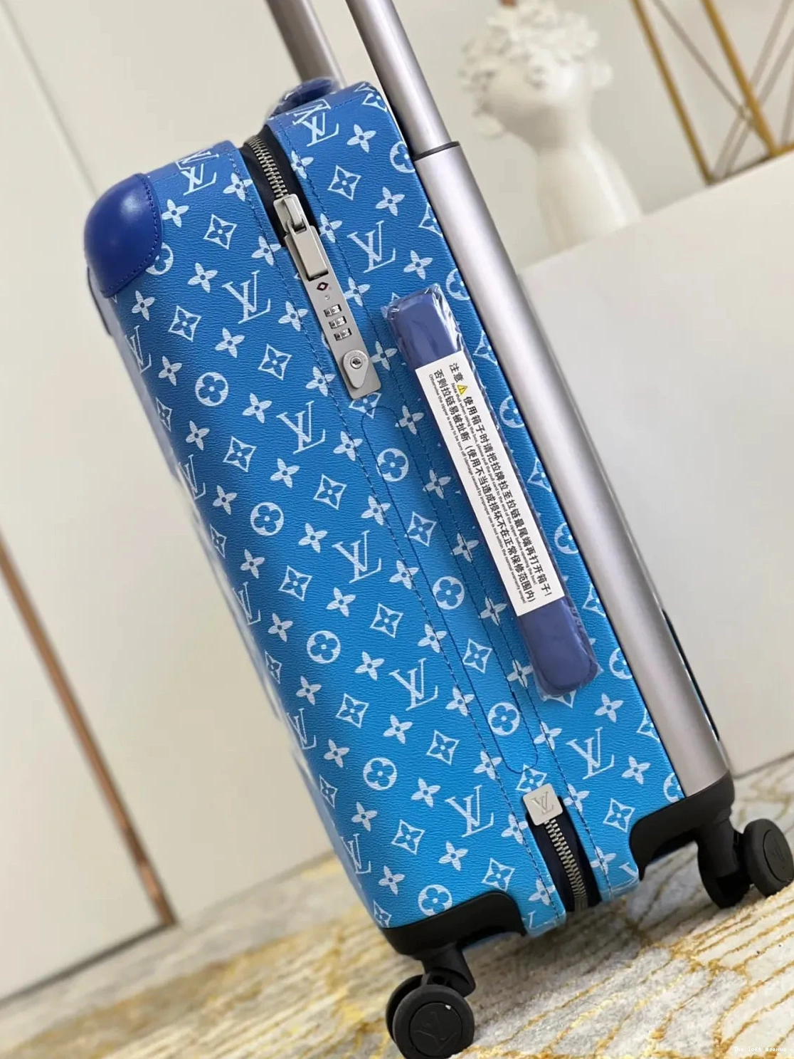 CUSTOM 37L CABIN 55 HORIZON SUITCASE CLOUDS 0519